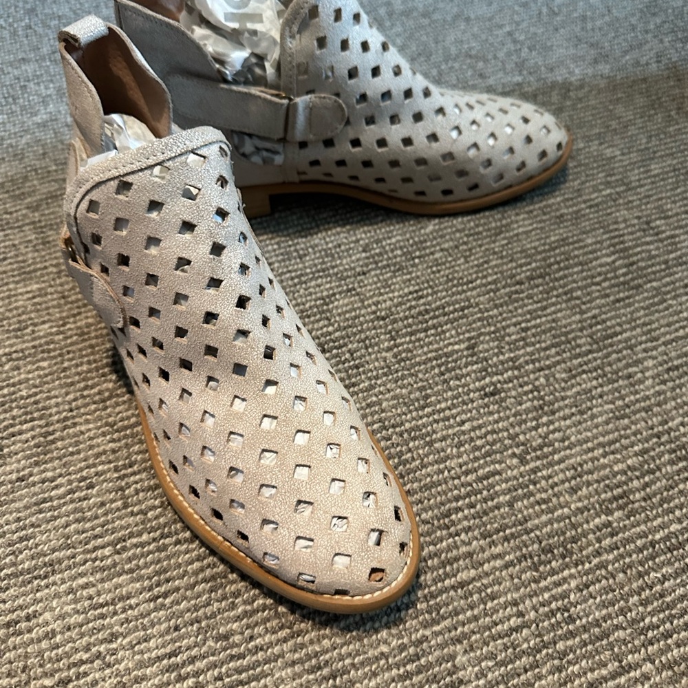Musse & Cloud Cream Perforated Ankle Booties